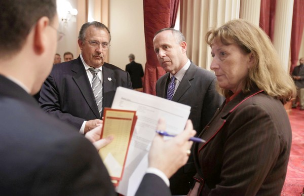 Kevin Bassett, left, Bob Dutton Darrell Steinberg, Ellen Corbett